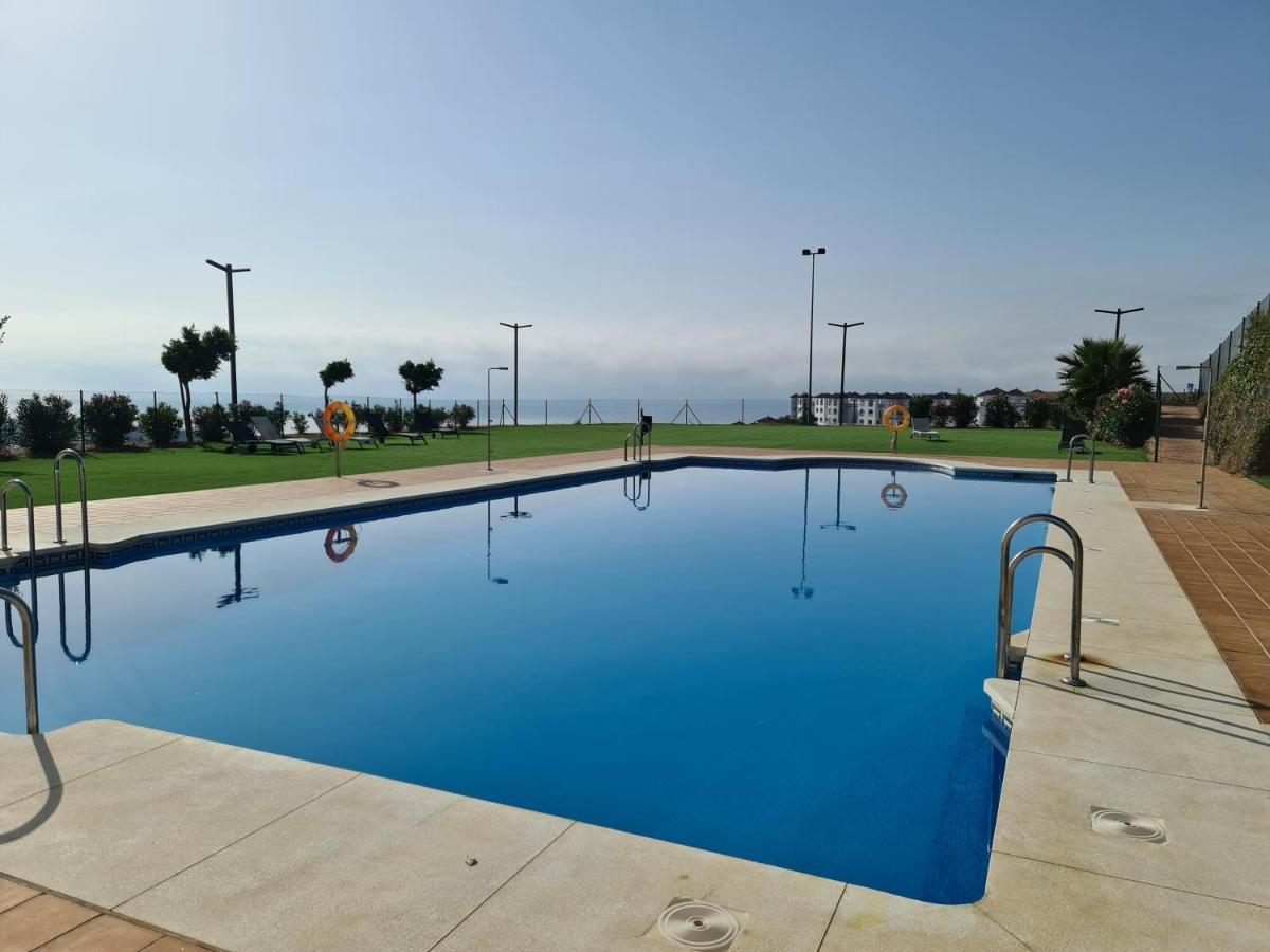 Seaside Serenity - Stylish Apartment With Spectacular Views Манилва Экстерьер фото