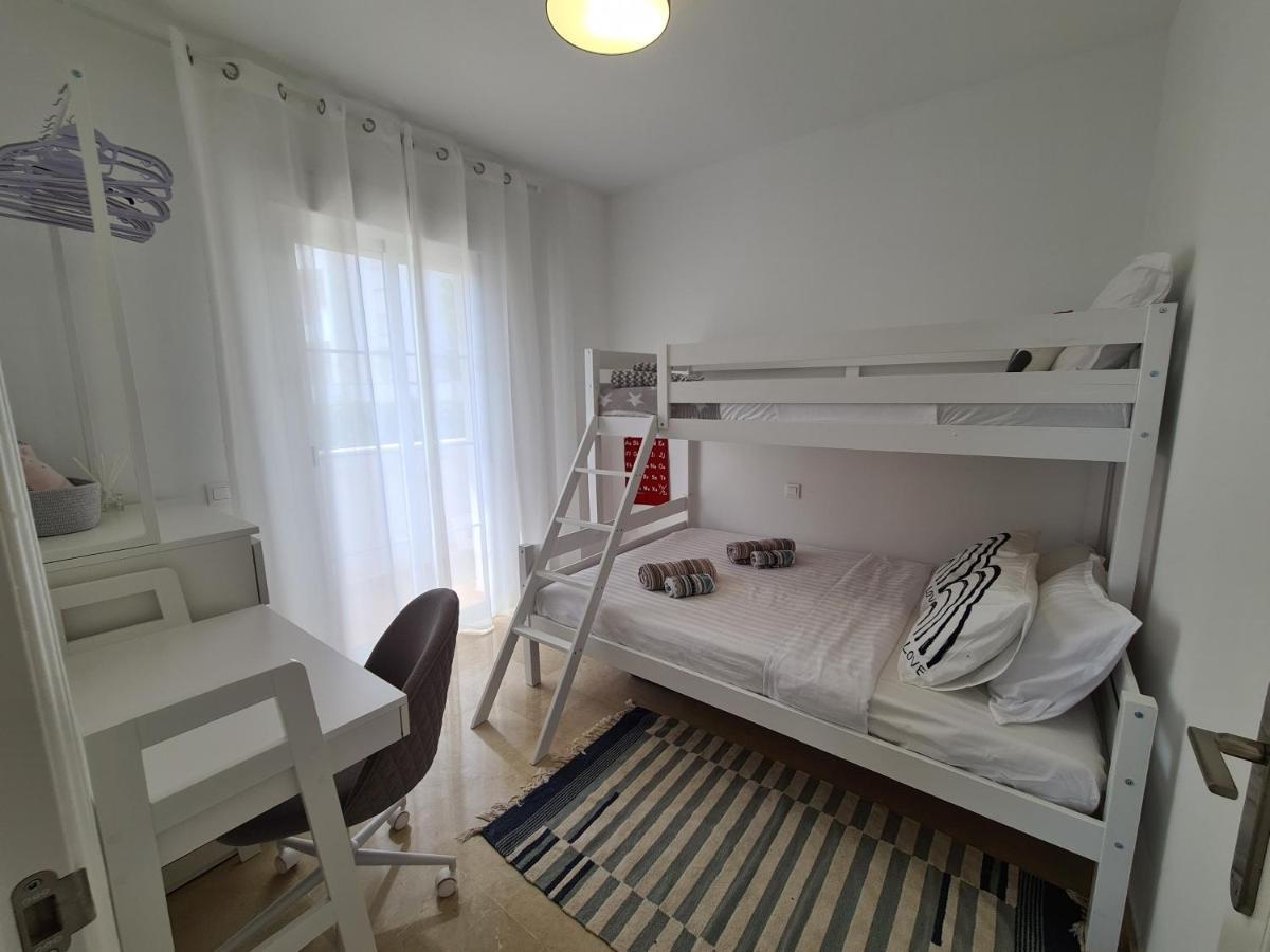 Seaside Serenity - Stylish Apartment With Spectacular Views Манилва Экстерьер фото