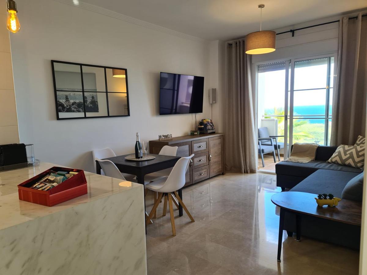 Seaside Serenity - Stylish Apartment With Spectacular Views Манилва Экстерьер фото