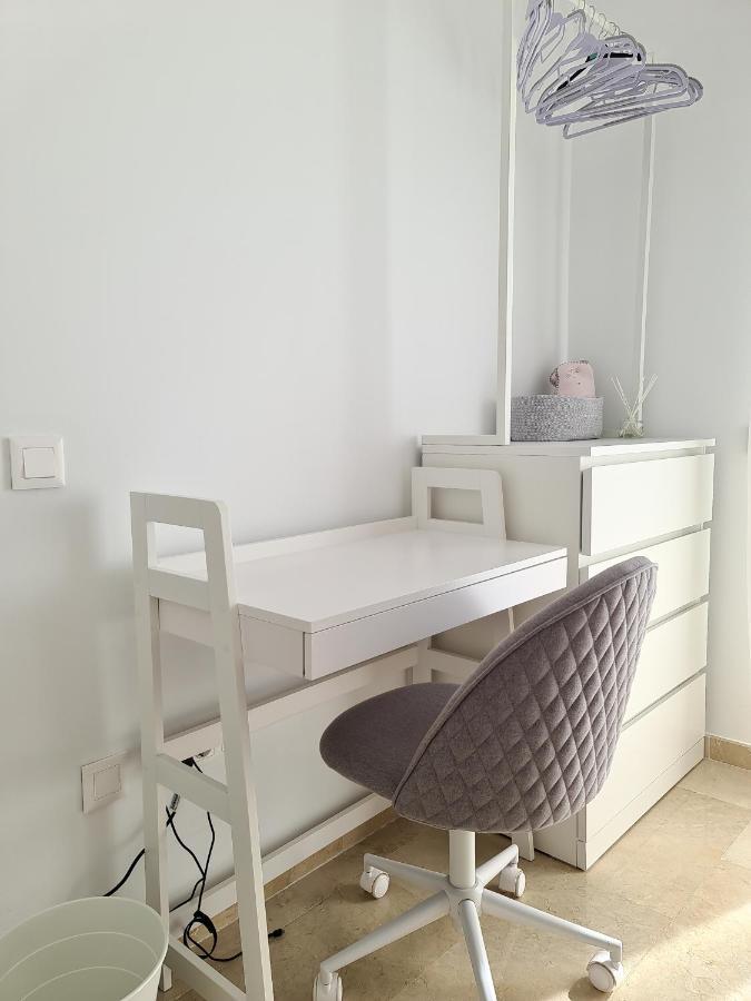 Seaside Serenity - Stylish Apartment With Spectacular Views Манилва Экстерьер фото