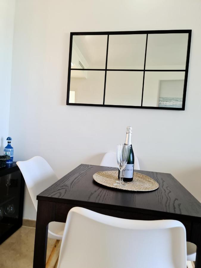 Seaside Serenity - Stylish Apartment With Spectacular Views Манилва Экстерьер фото