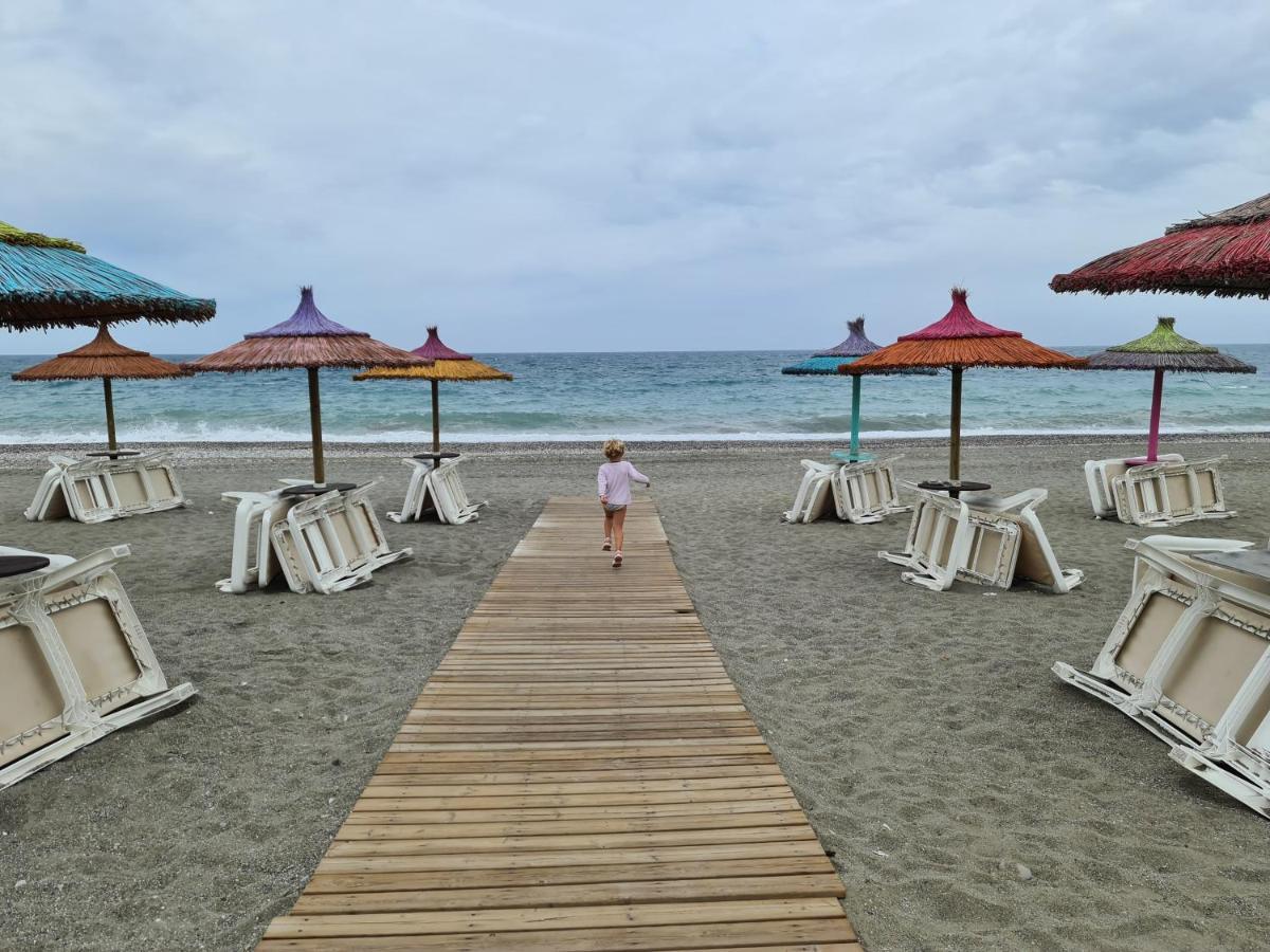 Seaside Serenity - Stylish Apartment With Spectacular Views Манилва Экстерьер фото
