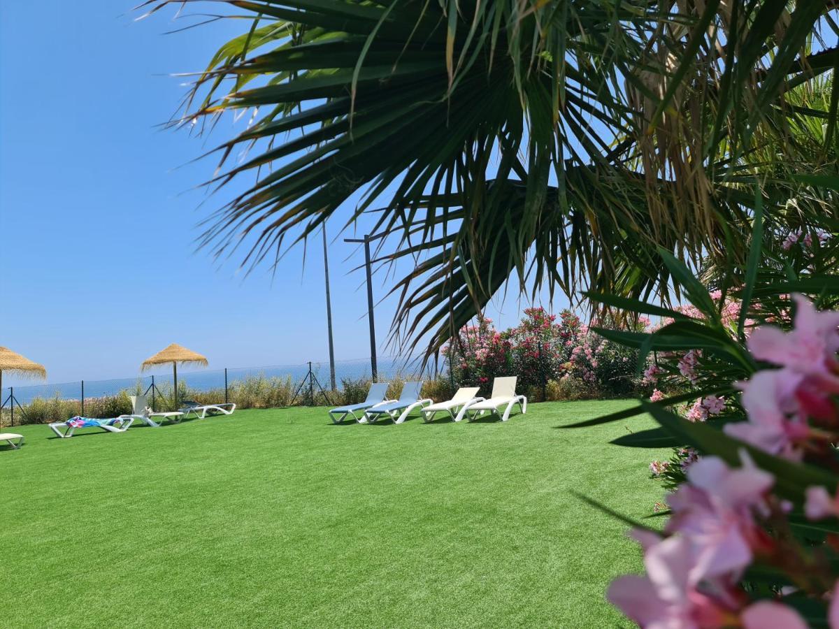 Seaside Serenity - Stylish Apartment With Spectacular Views Манилва Экстерьер фото