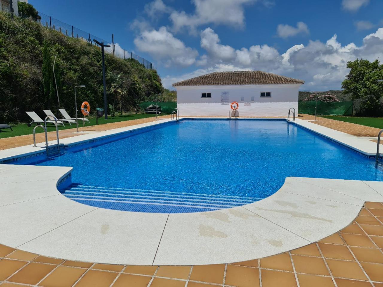 Seaside Serenity - Stylish Apartment With Spectacular Views Манилва Экстерьер фото