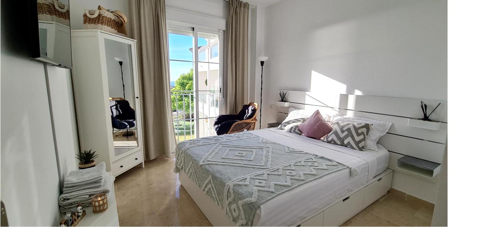 Seaside Serenity - Stylish Apartment With Spectacular Views Манилва Экстерьер фото