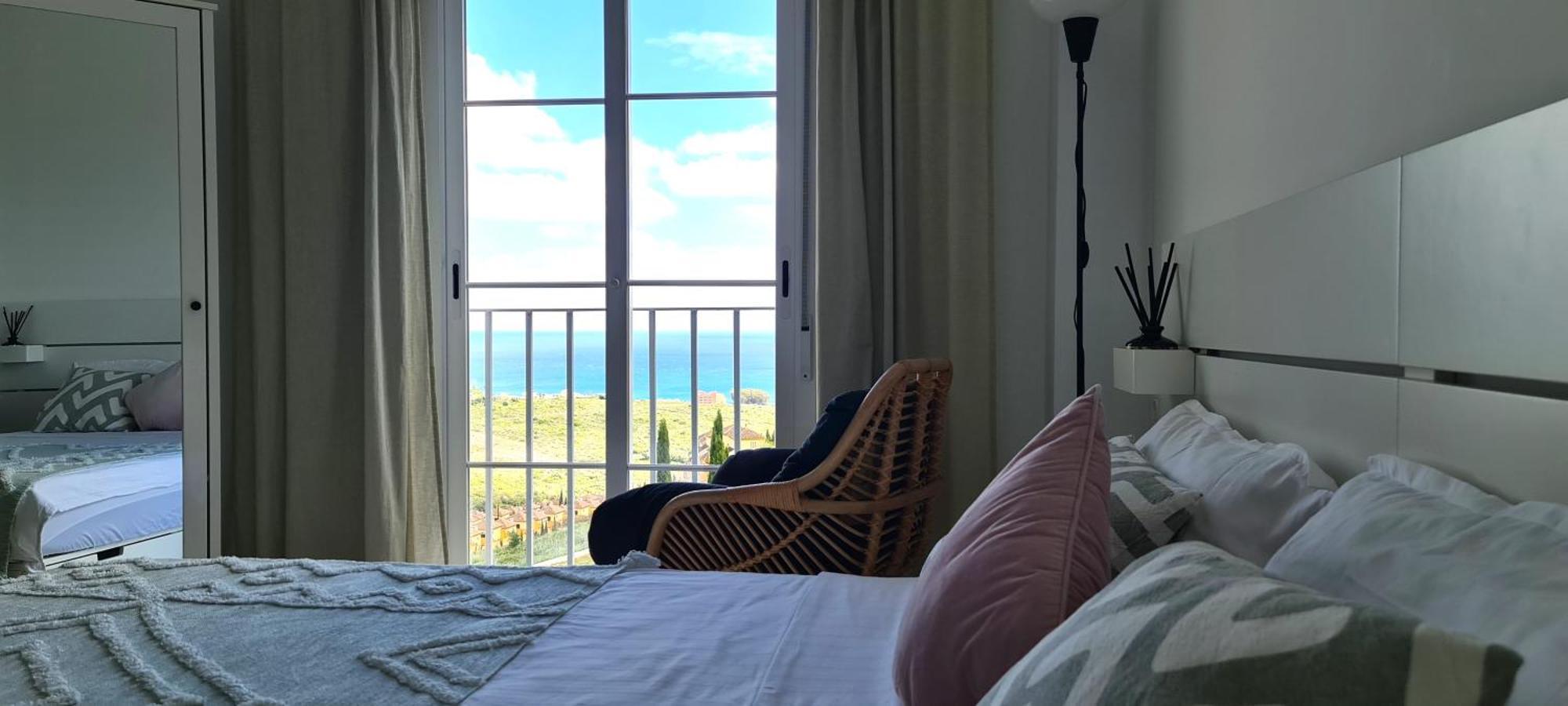 Seaside Serenity - Stylish Apartment With Spectacular Views Манилва Экстерьер фото