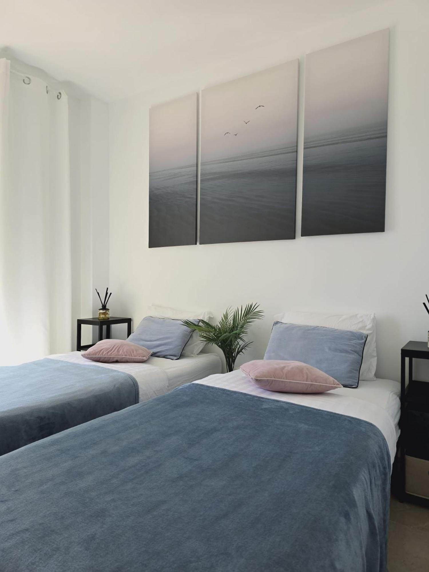 Seaside Serenity - Stylish Apartment With Spectacular Views Манилва Экстерьер фото